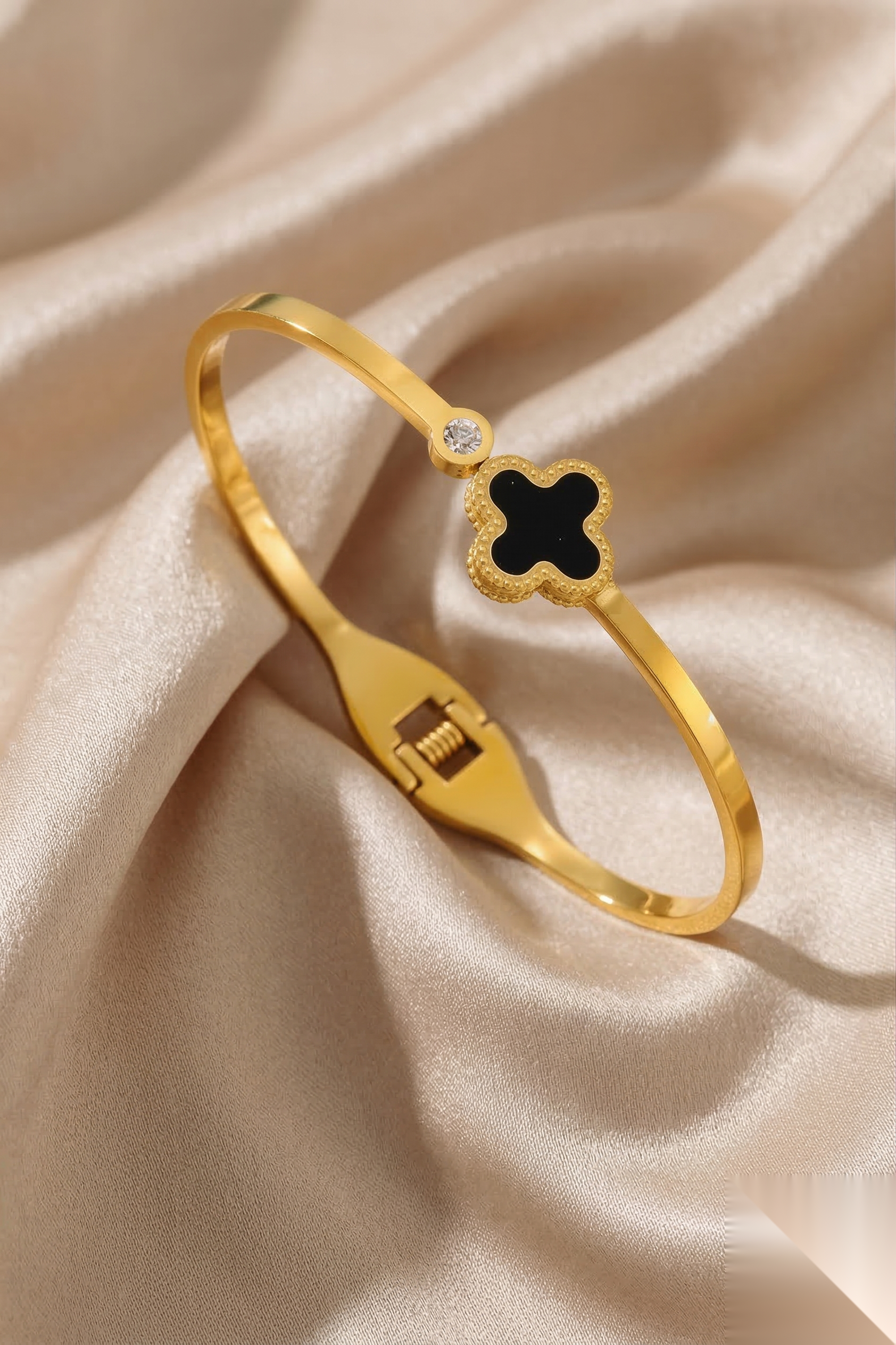 The Clover Style Bangle