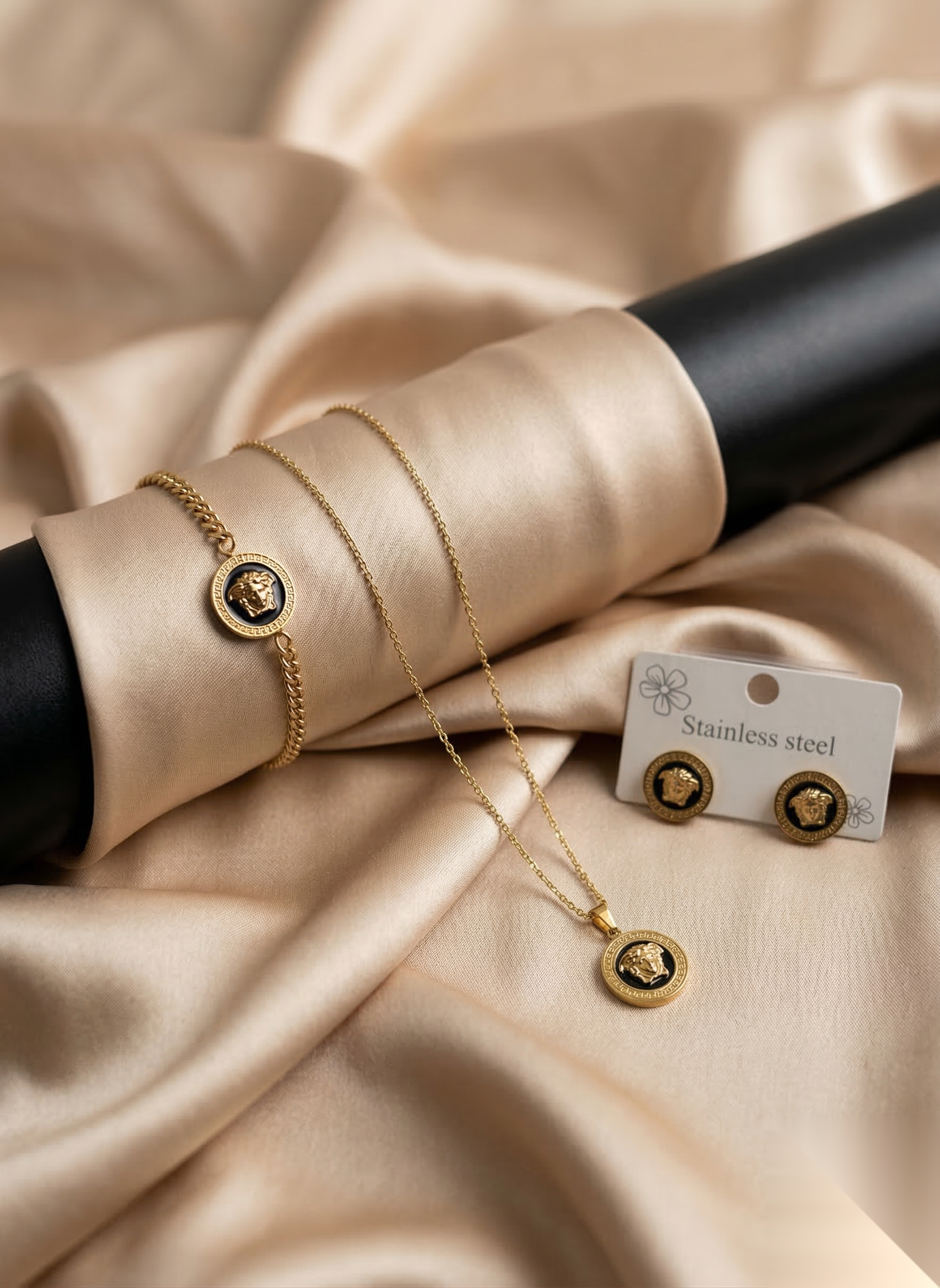 Medusa Medallion Set